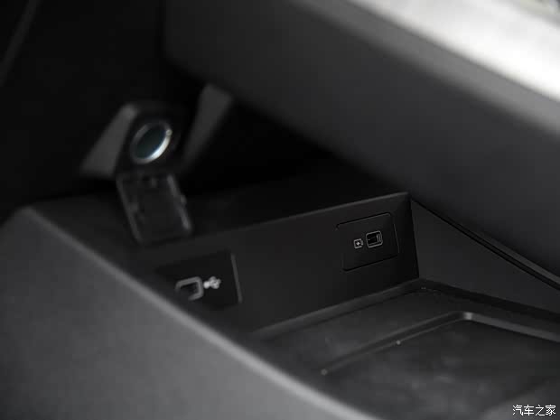 吉利汽车 博越 2020款 1.8TD DCT智领PRO 吉利汽车 博越 2020款 1.8TD DCT智领PRO