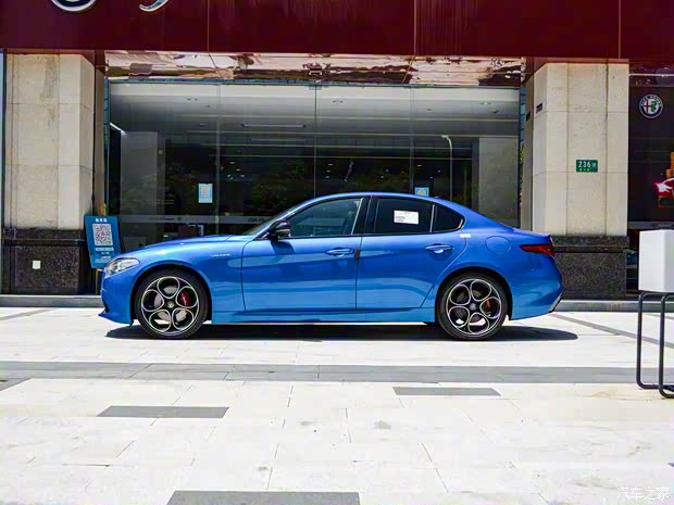 阿爾法·羅密歐 Giulia 2022款 2.0T 280HP Veloce 賽道版