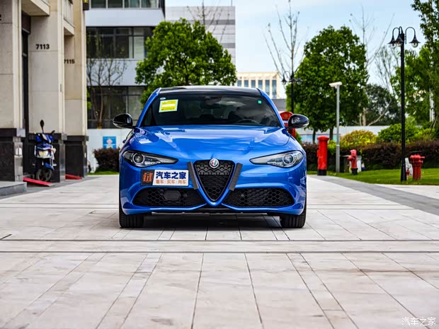 阿爾法·羅密歐 Giulia 2022款 2.0T 280HP Veloce 賽道版
