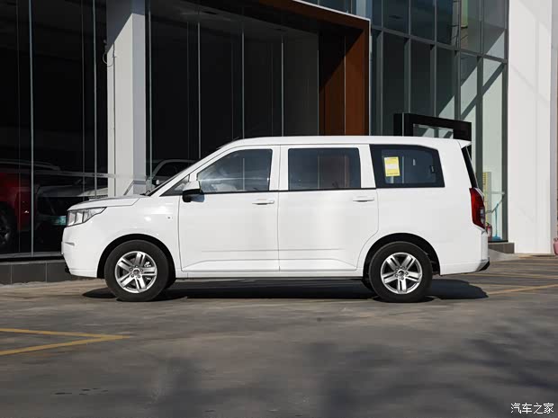 上汽通用五菱 五菱宏光PLUS 2019款 基本型