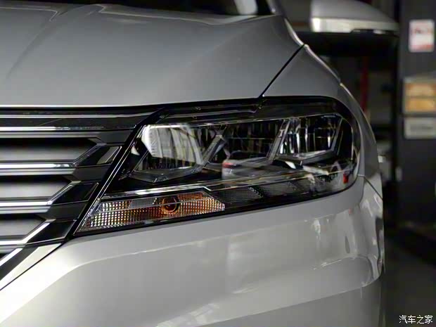 上汽大众 朗逸 2018款 1.5L 手动风尚版 上汽大众 朗逸 2018款 1.5L 手动风尚版