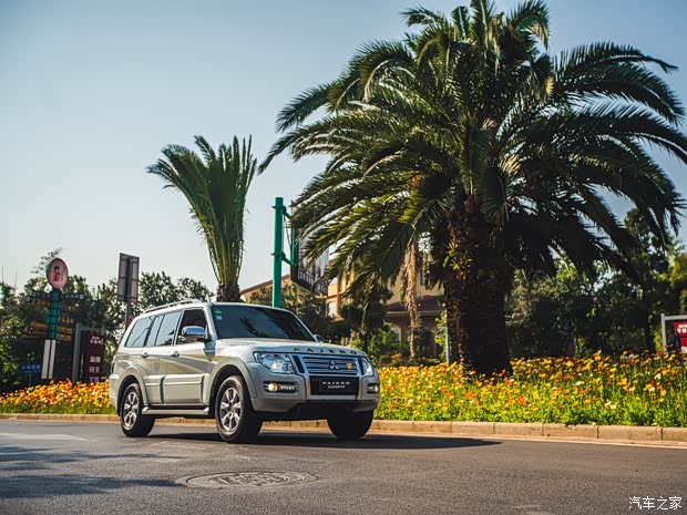 三菱(进口) 帕杰罗(进口) 2020款 3.0L 自动尊贵版 三菱(进口) 帕杰罗(进口) 2020款 3.0L 自动尊贵版