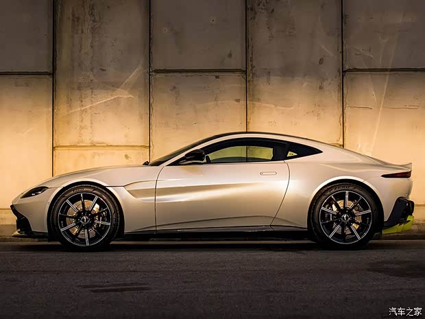 阿斯顿·马丁 V8 Vantage 2018款 4.0T V8 Coupe