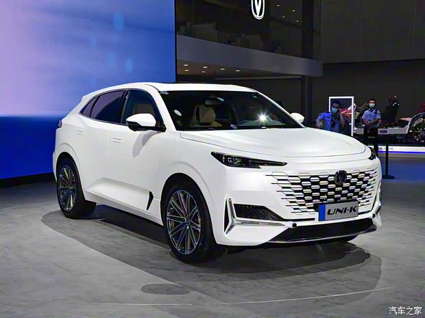 長(zhǎng)安汽車(chē) 長(zhǎng)安UNI-K 2021款 全輪驅(qū)動(dòng)試裝車(chē)