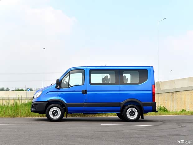 南京依维柯 依维柯欧胜 2020款 2.3T手动超瑞短轴低顶高功F1A