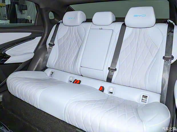 比亚迪 海豹 2022款 700km 长续航后驱版 比亚迪 海豹 2022款 700km 长续航后驱版