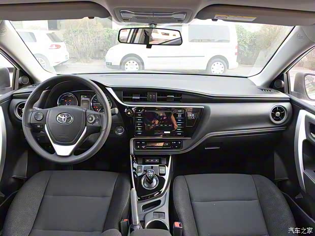 一汽豐田 卡羅拉雙擎E+ 2019款 1.8L 領(lǐng)先版