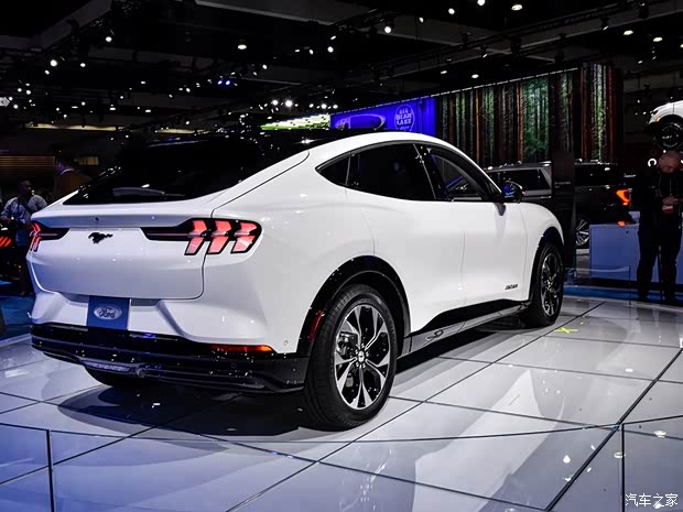 福特(进口) Mustang Mach-E(海外) 2021款 长续航全驱版 Premium 福特(进口) Mustang Mach-E(海外) 2021款 长续航全驱版 Premium
