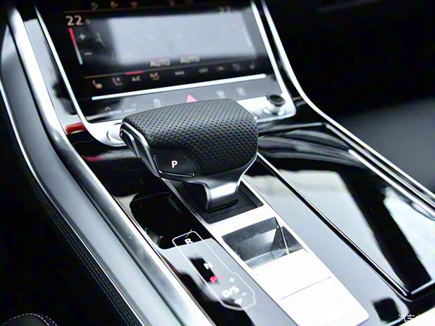 奥迪(进口) 奥迪Q8 2018款 基本型 奥迪(进口) 奥迪Q8 2018款 基本型