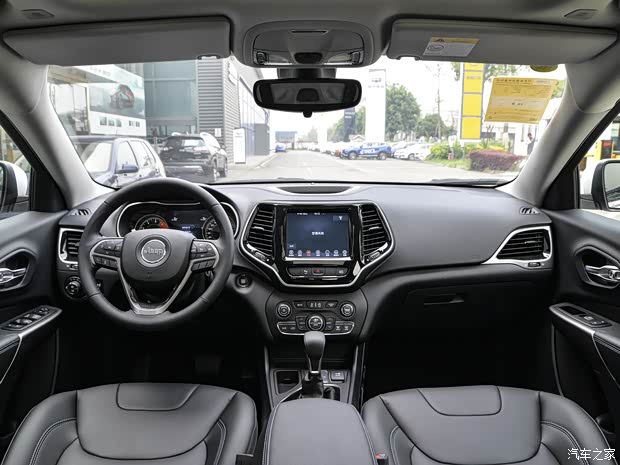 广汽菲克Jeep 自由光 2019款 2.0L 两驱优享版 国VI