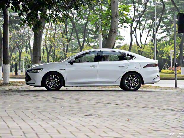 比亚迪 秦PLUS 2021款 DM-i 55KM 旗舰型 比亚迪 秦PLUS 2021款 DM-i 55KM 旗舰型