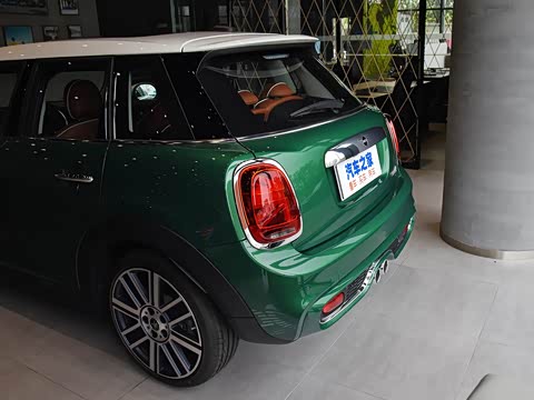 2020款 2.0T COOPER S 艺术家 五门版 2020款 2.0T COOPER S 艺术家 五门版