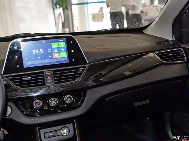 上汽通用五菱 寶駿310 2016款 1.2L 手動(dòng)豪華型