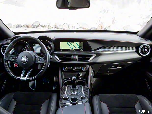 阿尔法·罗密欧 Stelvio 2017款 四叶草版