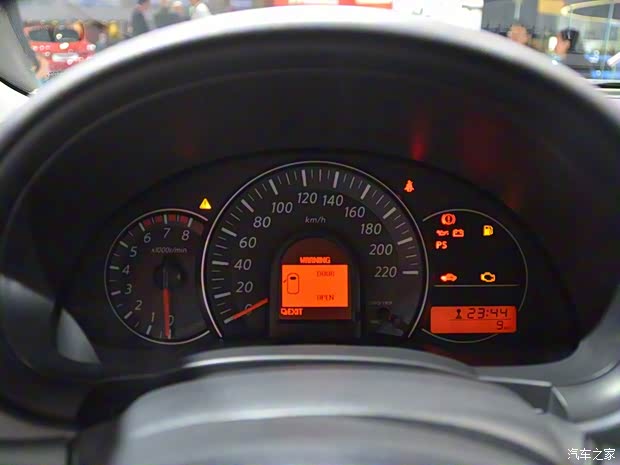 日產(chǎn)(進(jìn)口) 瑪馳(海外) 2015款 N-TEC 特別版