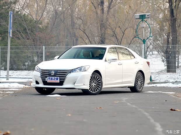 一汽丰田 皇冠 2015款 2.0T 豪华版 一汽丰田 皇冠 2015款 2.0T 豪华版