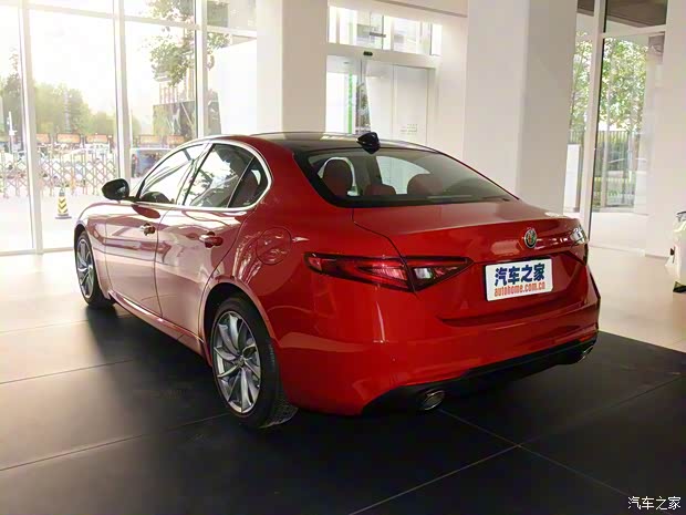 阿尔法·罗密欧 Giulia 2017款 2.0T 280HP 豪华版