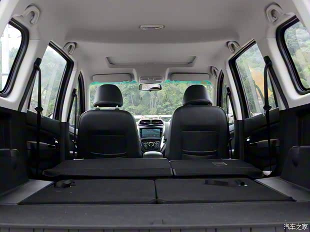 SWM斯威汽车 SWM斯威X3 2017款 1.5T 手动时尚型 SWM斯威汽车 SWM斯威X3 2017款 1.5T 手动时尚型