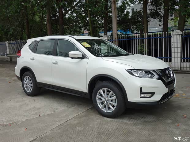 东风日产 奇骏 2017款 2.0L CVT舒适版 2WD