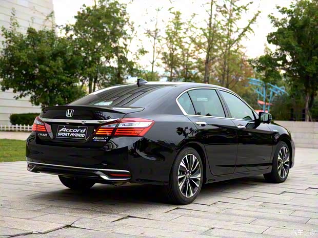 广汽本田 雅阁 2016款 混动 2.0L 锐尊版 广汽本田 雅阁 2016款 混动 2.0L 锐尊版