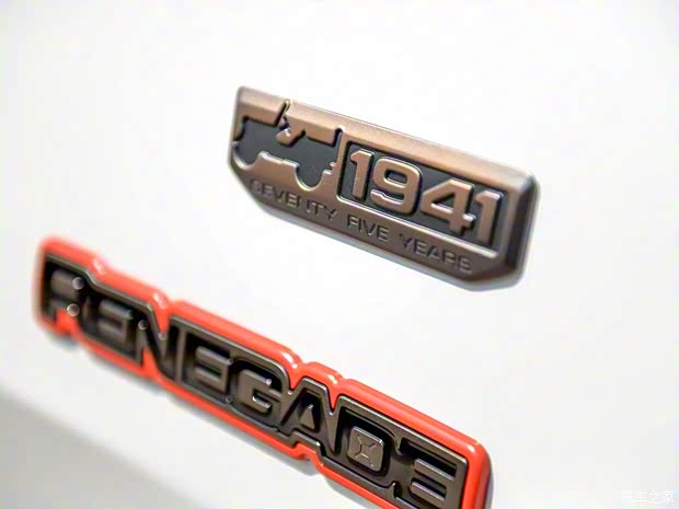广汽菲克Jeep 自由侠 2016款 2.0L 自动四驱75周年致敬版