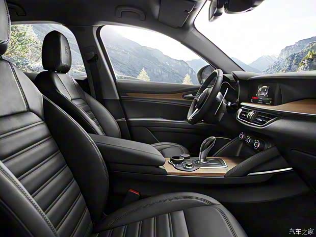 阿尔法罗密欧 Stelvio 2017款 First Editon 阿尔法罗密欧 Stelvio 2017款 First Editon