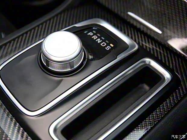 SRT 克萊斯勒300C SRT 2016款 6.4L SRT