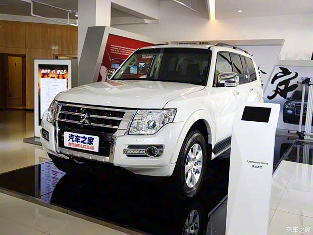 三菱(進(jìn)口) 帕杰羅(進(jìn)口) 2016款 3.0L 自動(dòng)豪華版 國IV