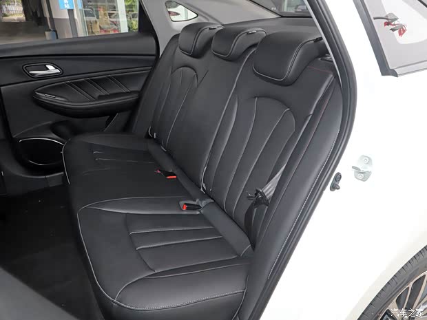 广汽乘用车 传祺GA4 2021款 PLUS 235T 自动尊享版