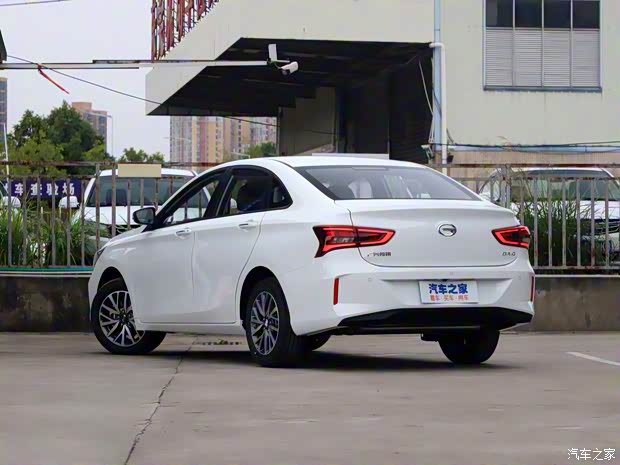 广汽乘用车 传祺GA4 2021款 PLUS 235T 自动尊享版