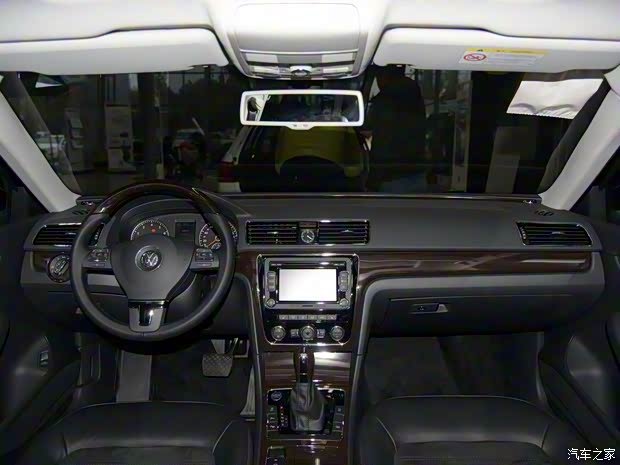上汽大众 帕萨特 2015款 1.8TSI DSG至尊版 上汽大众 帕萨特 2015款 1.8TSI DSG至尊版