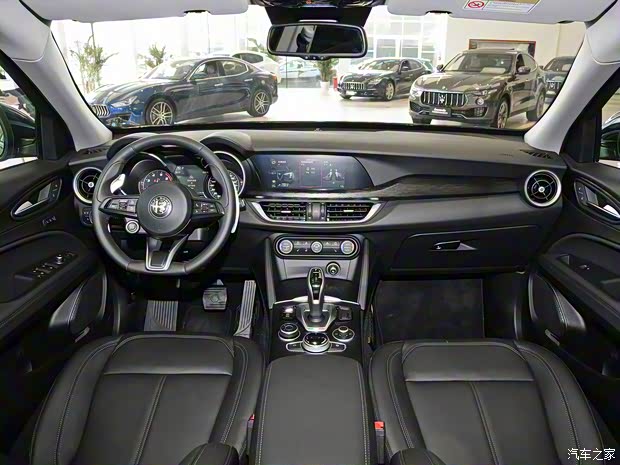 阿尔法·罗密欧 Stelvio 2021款 2.0T 280HP 豪华版 阿尔法·罗密欧 Stelvio 2021款 2.0T 280HP 豪华版