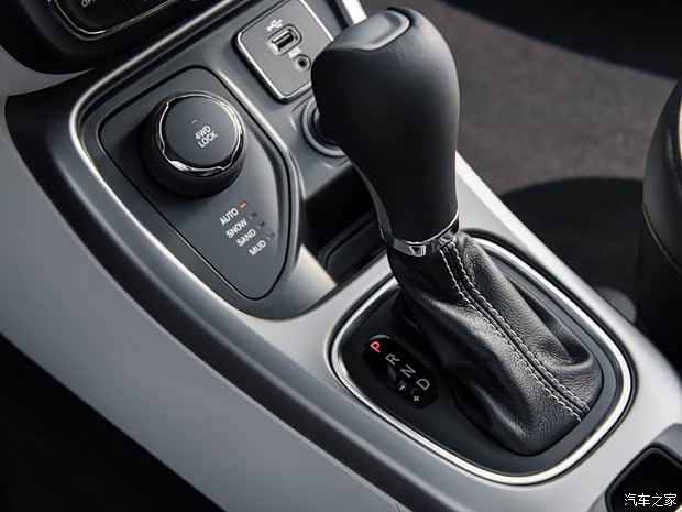 广汽菲克Jeep 指南者 2018款 200T 自动臻享四驱版 广汽菲克Jeep 指南者 2018款 200T 自动臻享四驱版