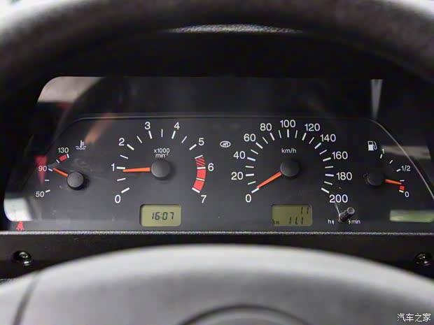 拉达汽车 泥瓦 2017款 基本型