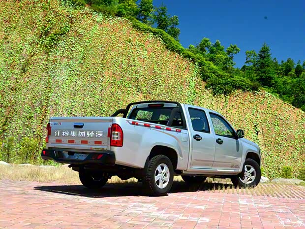 江鈴集團(tuán)輕汽 騏鈴T5 2016款 2.8T兩驅(qū)尊貴型加長軸距JE493ZLQ4CB