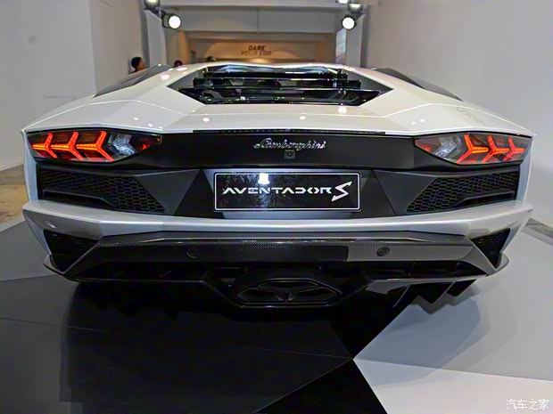 蘭博基尼 Aventador 2017款 AVENTADOR S