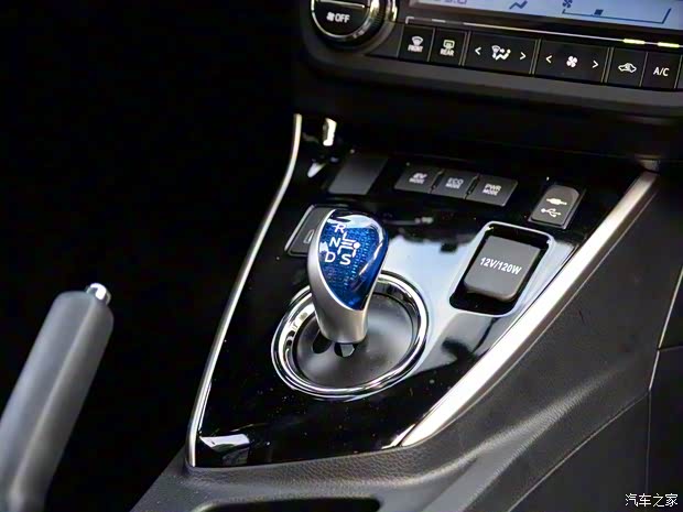 广汽丰田 雷凌 2016款 双擎 1.8H V CVT豪华版 广汽丰田 雷凌 2016款 双擎 1.8H V CVT豪华版