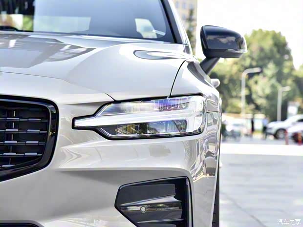 沃爾沃亞太 沃爾沃S60 2022款 B4 智遠(yuǎn)運(yùn)動(dòng)版