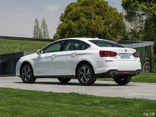 东风雪铁龙 雪铁龙C5 2017款 基本型 东风雪铁龙 雪铁龙C5 2017款 基本型