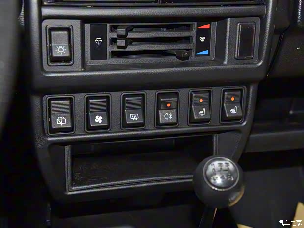 拉达汽车 泥瓦 2017款 基本型