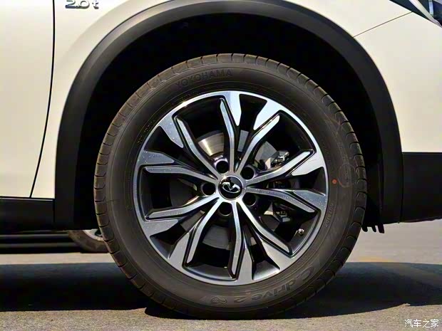 英菲尼迪(进口) 英菲尼迪QX30 2017款 2.0T 四驱中配型