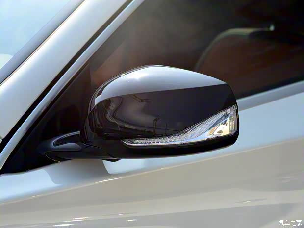 英菲尼迪(进口) 英菲尼迪QX30 2017款 2.0T 四驱中配型