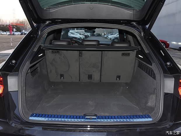 Audi Sport 奥迪RS Q8 2021款 基本型