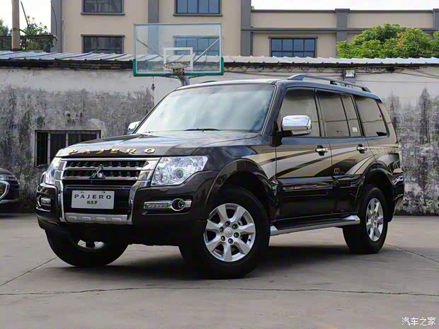 三菱(进口) 帕杰罗(进口) 2018款 3.0L 自动豪华版