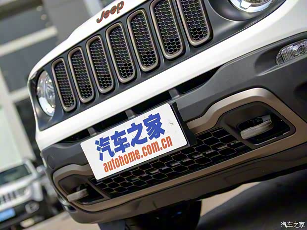 广汽菲克Jeep 自由侠 2016款 2.0L 自动四驱75周年致敬版