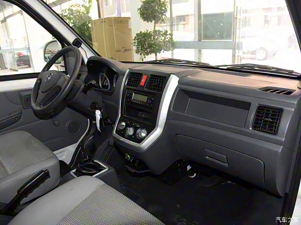 福汽新龙马 启腾M70EV 2017款 纯电动 厢式运输车2座