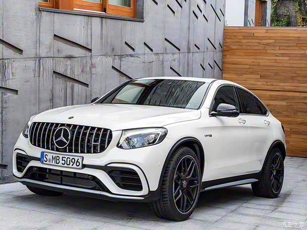梅赛德斯-AMG 奔驰GLC AMG 2017款 AMG GLC 63 S 4MATIC Coupe 梅赛德斯-AMG 奔驰GLC AMG 2017款 AMG GLC 63 S 4MATIC Coupe