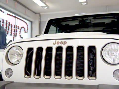 2016款 3.0L Sahara 75周年致敬版 2016款 3.0L Sahara 75周年致敬版