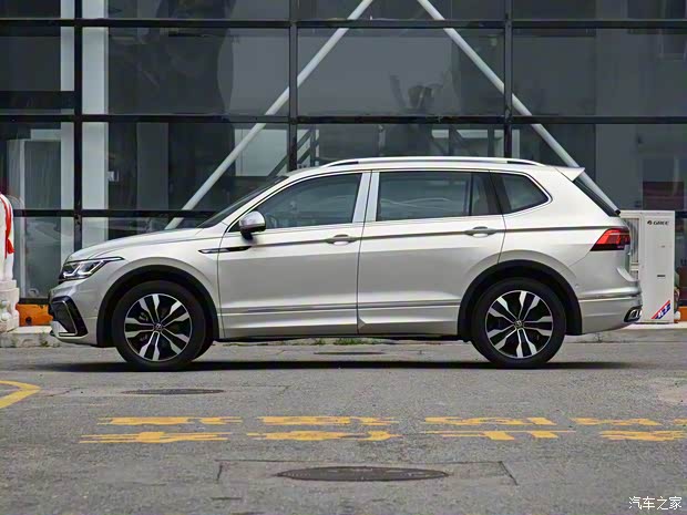 上汽大众 途观L 2022款 380TSI 自动四驱R-Line旗舰版7座 上汽大众 途观L 2022款 380TSI 自动四驱R-Line旗舰版7座