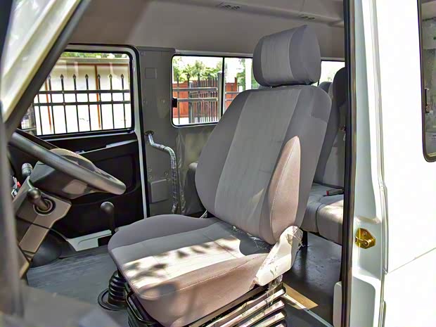 南京依維柯 Turbo Daily 2017款 2.8T A35客車中頂11座43S5